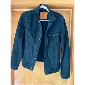 Levi’s black denim jean jacket - womens S
